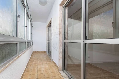 Apartamento T2 para Arrendamento em Massamá e Monte Abraão