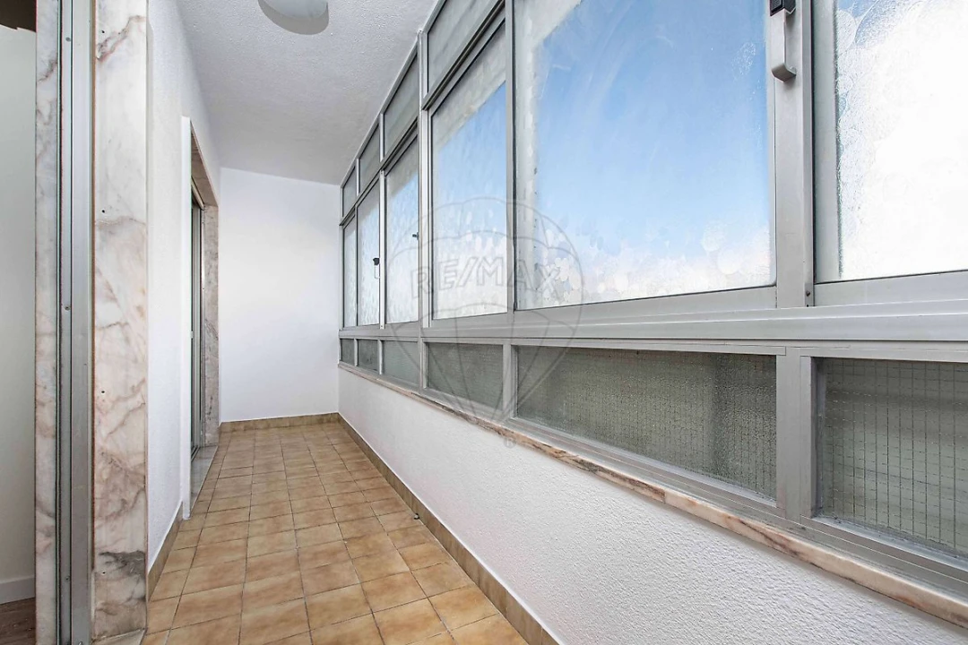 Apartamento T2 para Arrendamento em Massamá e Monte Abraão Foto 12
