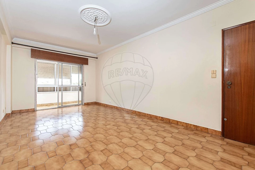 Apartamento T2 para Arrendamento em Massamá e Monte Abraão Foto 12