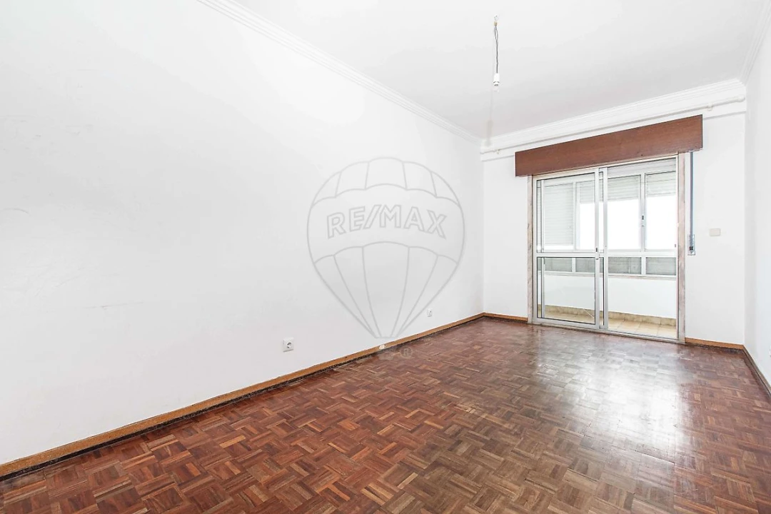 Apartamento T2 para Arrendamento em Massamá e Monte Abraão Foto 1