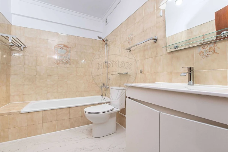 Apartamento T2 para Arrendamento em Massamá e Monte Abraão Foto 16