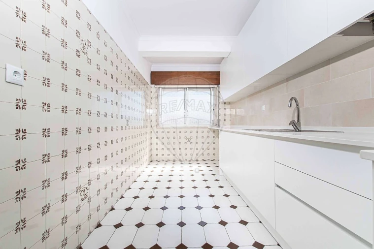 Apartamento T2 para Arrendamento em Massamá e Monte Abraão Foto 5