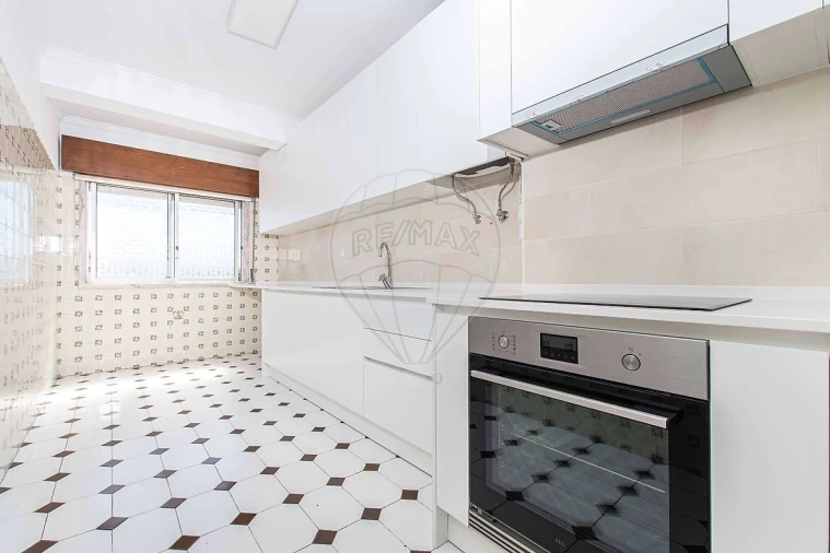 Apartamento T2 para Arrendamento em Massamá e Monte Abraão Foto 2