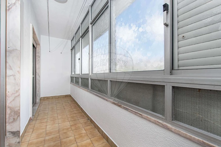 Apartamento T2 para Arrendamento em Massamá e Monte Abraão Foto 7