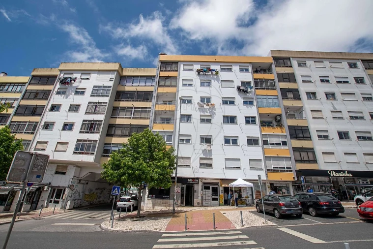 Apartamento T2 para Arrendamento em Massamá e Monte Abraão Foto 5