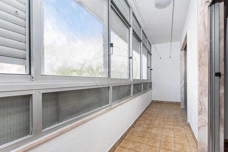 Apartamento T2 para Arrendamento em Massamá e Monte Abraão Foto 6
