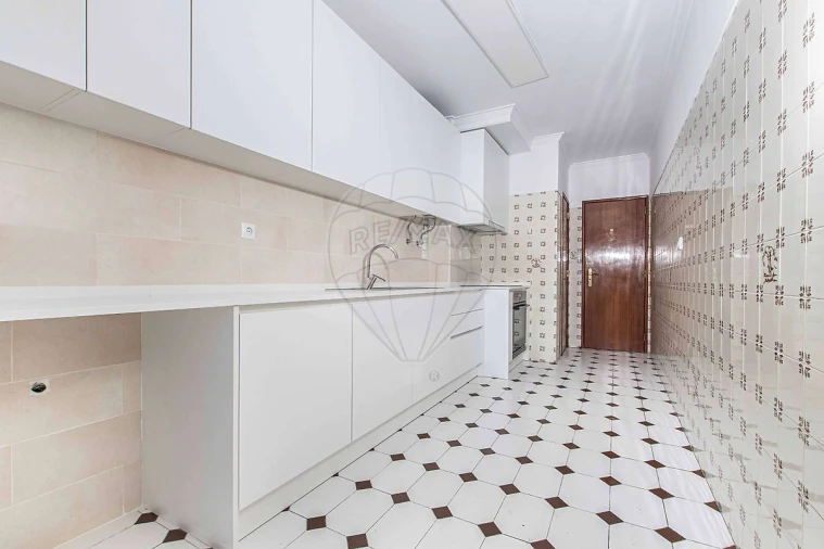 Apartamento T2 para Arrendamento em Massamá e Monte Abraão Foto 9