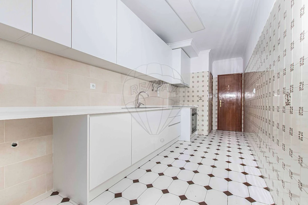 Apartamento T2 para Arrendamento em Massamá e Monte Abraão Foto 9