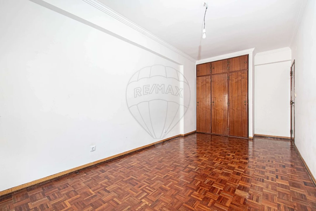 Apartamento T2 para Arrendamento em Massamá e Monte Abraão Foto 9