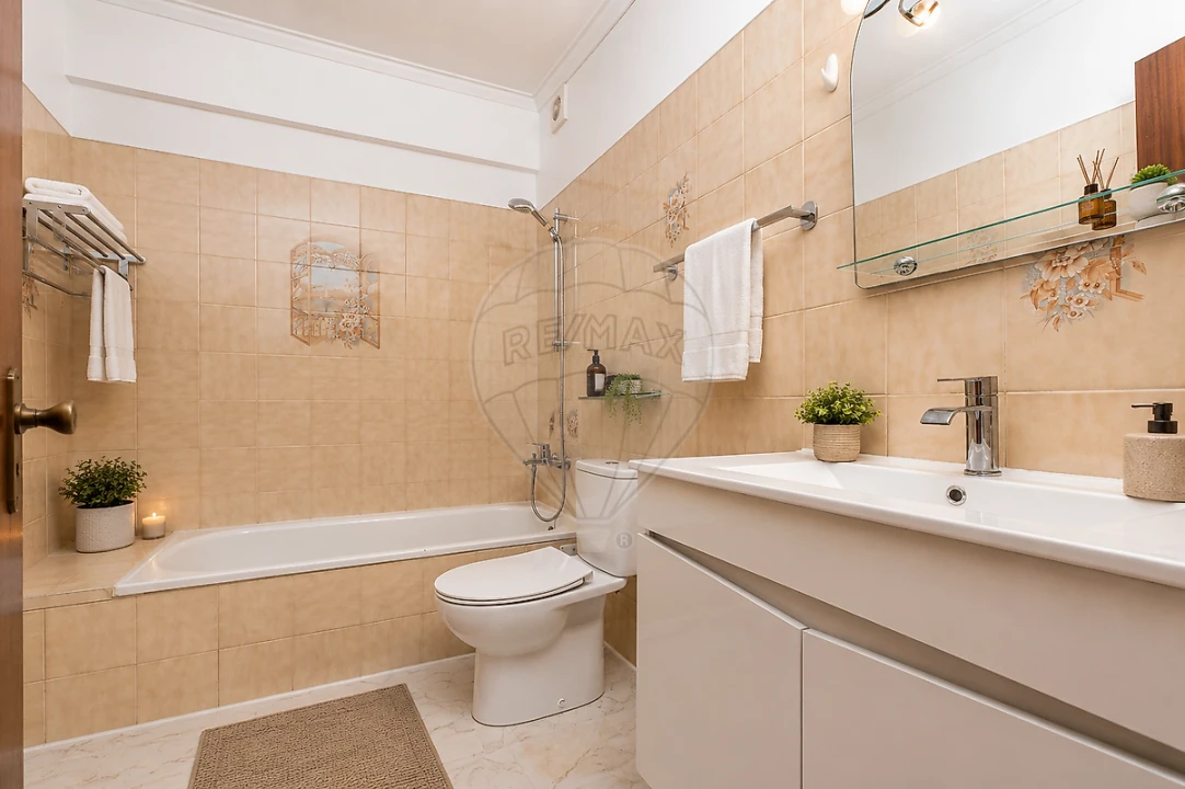 Apartamento T2 para Arrendamento em Massamá e Monte Abraão Foto 24