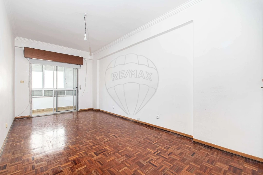 Apartamento T2 para Arrendamento em Massamá e Monte Abraão Foto 8
