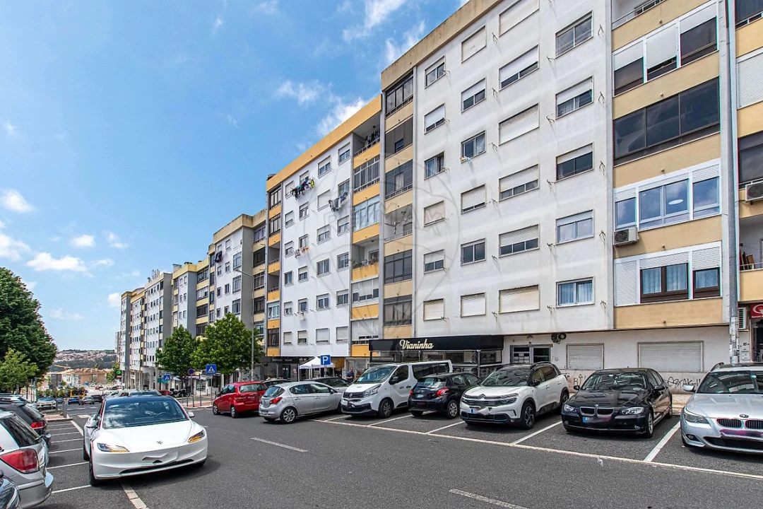 Apartamento T2 para Arrendamento em Massamá e Monte Abraão Foto 4