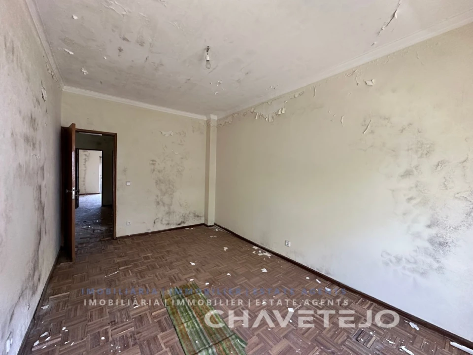 Moradia T4 para Venda em São João Baptista e Santa Maria dos Olivais Foto 5