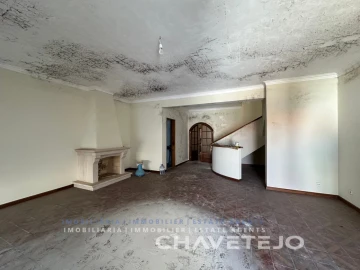 Moradia T4 para Venda em São João Baptista e Santa Maria dos Olivais