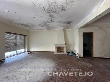 Moradia T4 para Venda em São João Baptista e Santa Maria dos Olivais