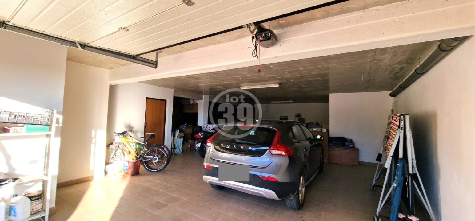 Moradia T5 para Venda em Guia Foto 42