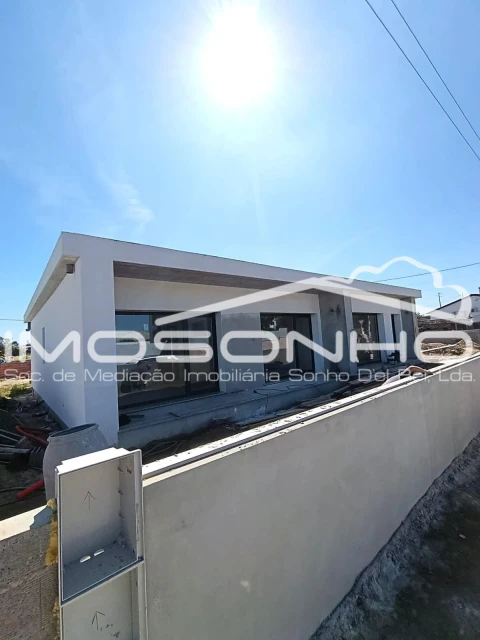 Moradia T3 para Venda em Souto da Carpalhosa e Ortigosa