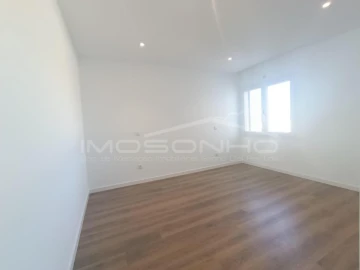 Moradia T3 para Venda em Souto da Carpalhosa e Ortigosa