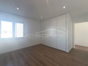 Moradia T3 para Venda em Souto da Carpalhosa e Ortigosa