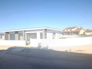 Moradia T3 para Venda em Souto da Carpalhosa e Ortigosa