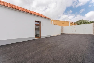 Moradia T2 para Venda em Azoia de Cima e Tremês