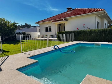 Moradia T4 para Venda em Sabariz