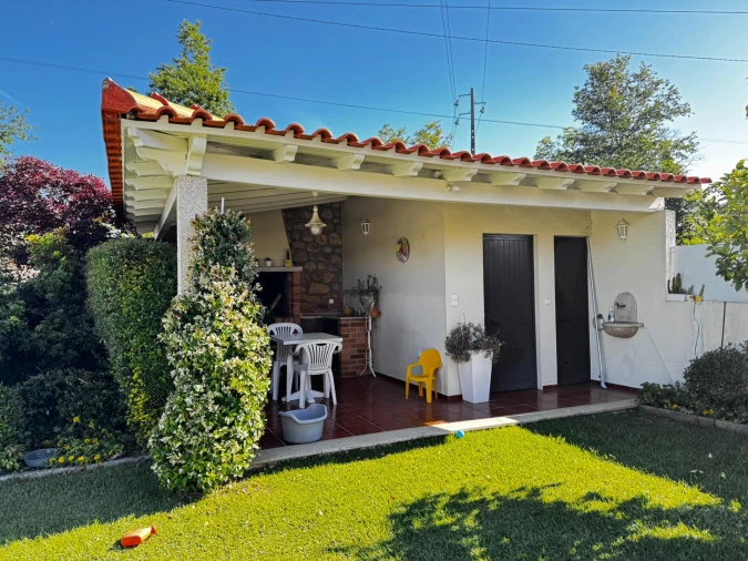Moradia T4 para Venda em Sabariz Foto 11