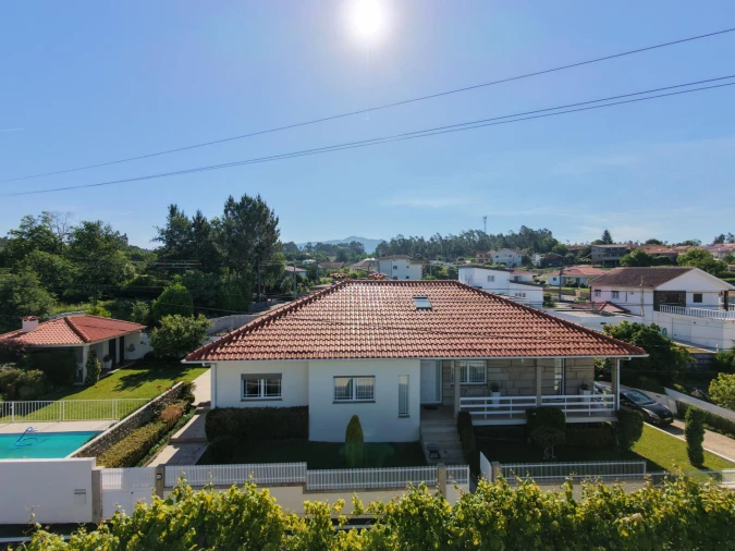 Moradia T4 para Venda em Sabariz Foto 2