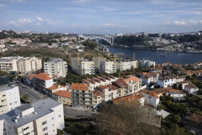 Moradia T3 para Venda em Lordelo do Ouro e Massarelos