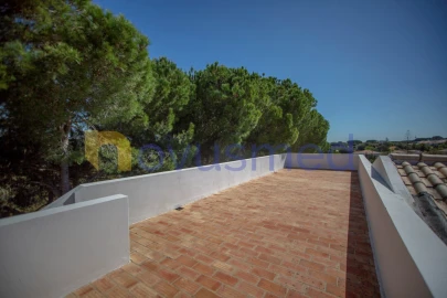 Moradia T5 para Venda em Albufeira e Olhos de Água