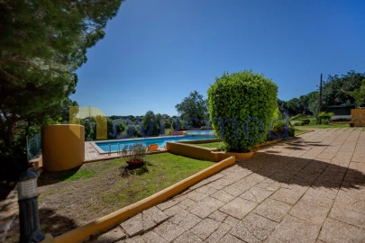 Moradia T5 para Venda em Albufeira e Olhos de Água
