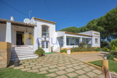 Moradia T5 para Venda em Albufeira e Olhos de Água