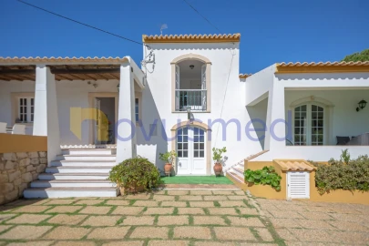 Moradia T5 para Venda em Albufeira e Olhos de Água