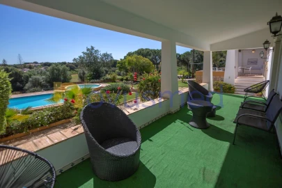 Moradia T5 para Venda em Albufeira e Olhos de Água