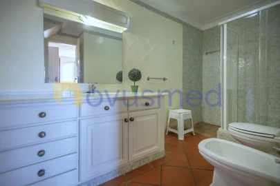 Moradia T5 para Venda em Albufeira e Olhos de Água