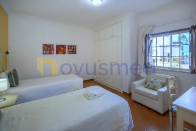 Moradia T5 para Venda em Albufeira e Olhos de Água