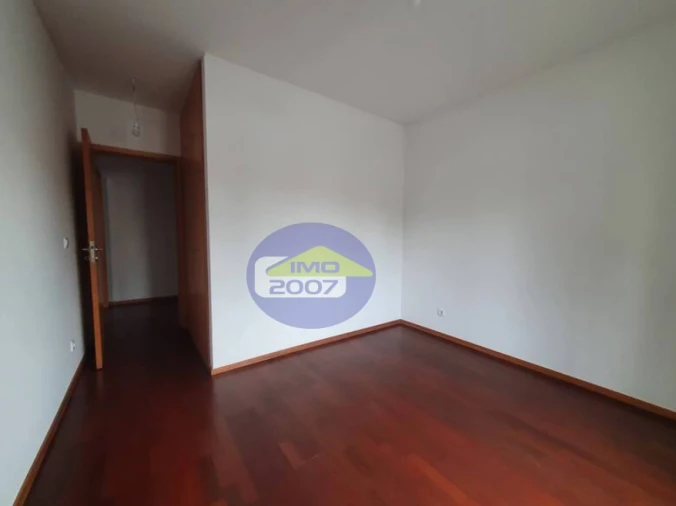 Apartamento T2 para Venda em Oliveira do Douro Foto 9