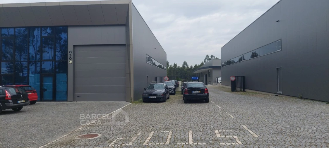 Armazém para Arrendamento em Carreira e Fonte Coberta Foto 3