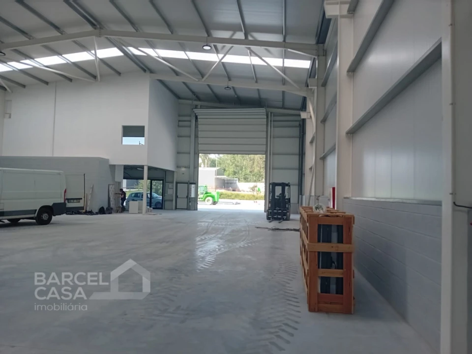 Armazém para Arrendamento em Carreira e Fonte Coberta Foto 2
