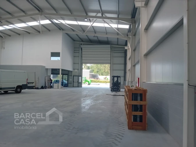 Armazém para Arrendamento em Carreira e Fonte Coberta Foto 2