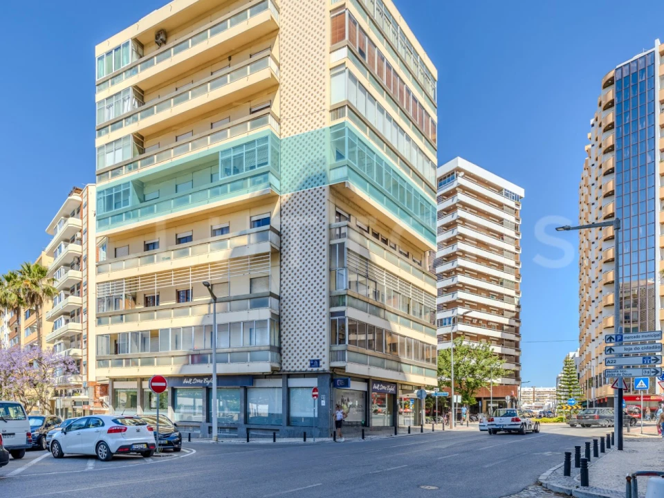 Apartamento T5 para Venda em Faro (Sé e São Pedro) Foto 1