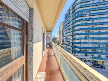 Apartamento T5 para Venda em Faro (Sé e São Pedro)