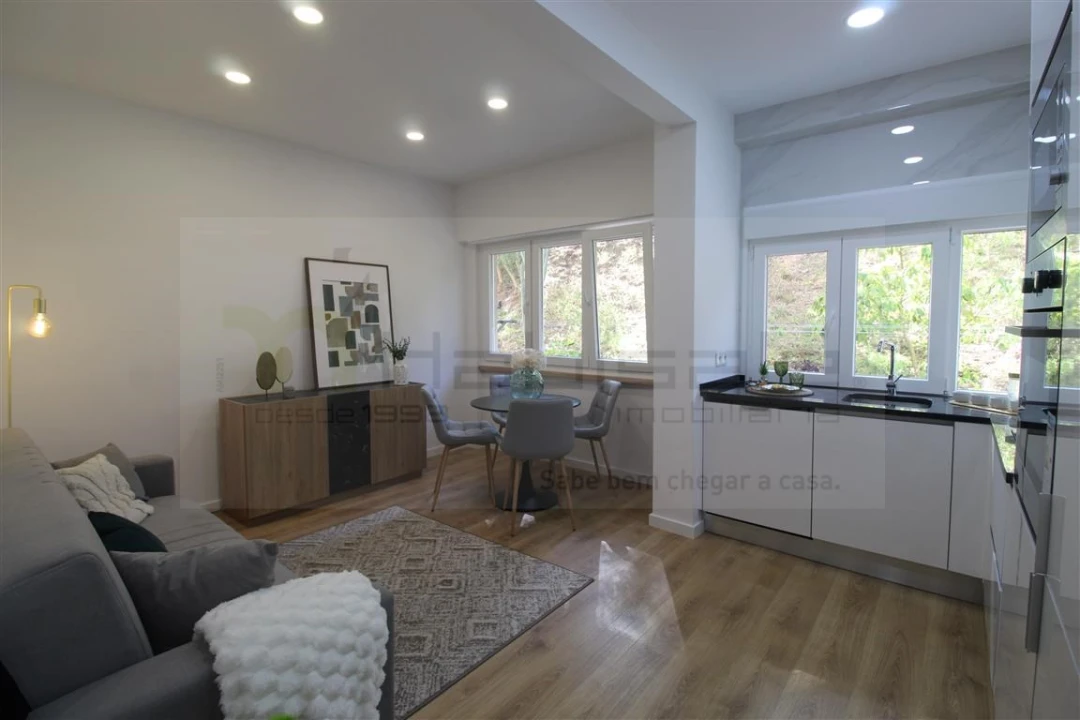 Apartamento T2 para Venda em Benfica Foto 1