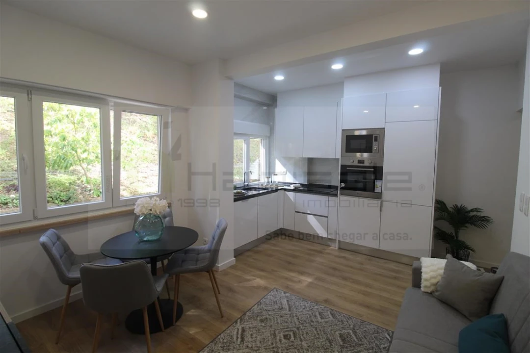 Apartamento T2 para Venda em Benfica Foto 2