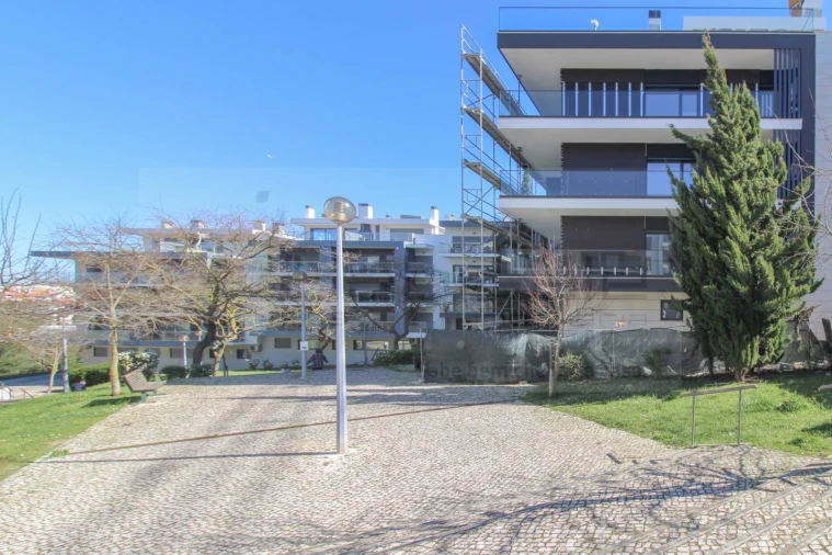 Apartamento T3 para Venda em Charneca de Caparica e Sobreda Foto 21