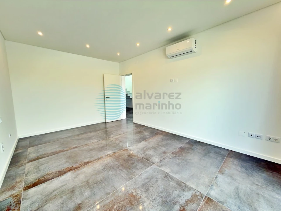 Moradia T4 para Venda em Silveira Foto 5