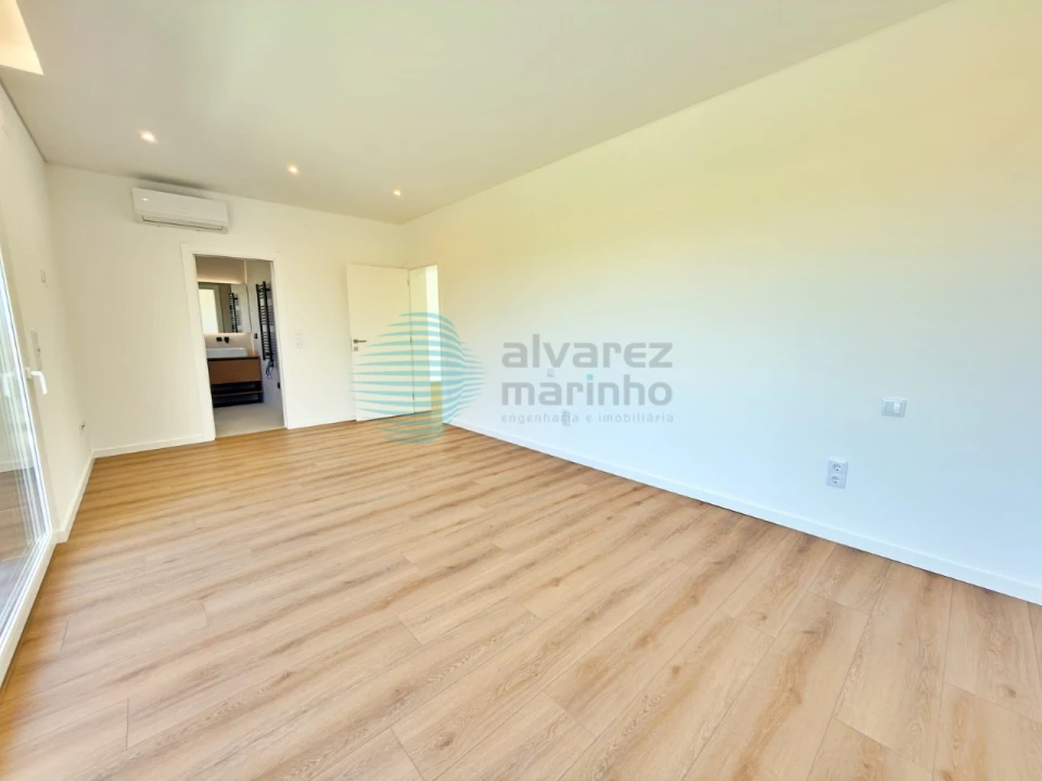 Moradia T4 para Venda em Silveira Foto 25