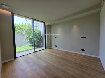 Moradia T5 para Venda em Corroios