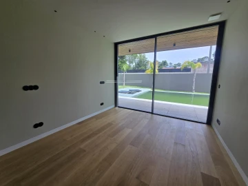 Moradia T5 para Venda em Corroios