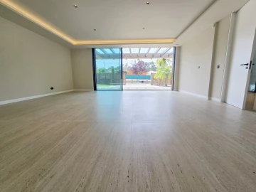 Moradia T5 para Venda em Corroios